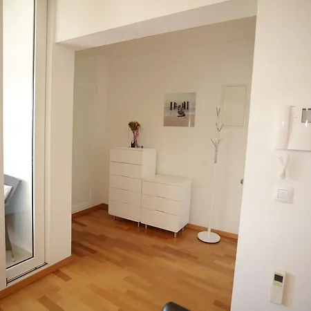 Base Bridge Apartment *