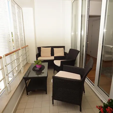 Base Bridge Apartment *