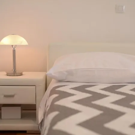 Base Bridge - Centre - Free Parking Zadar