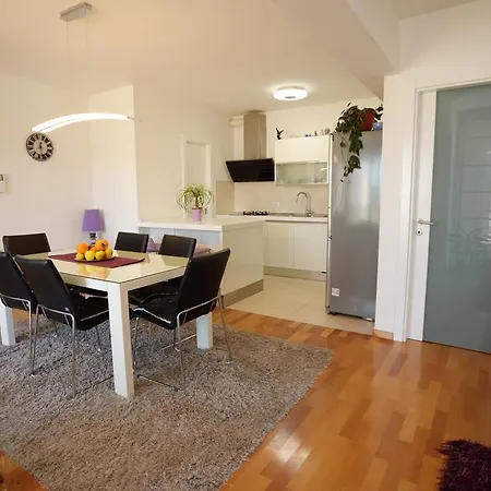Apartament Base Bridge - Centre - Free Parking *